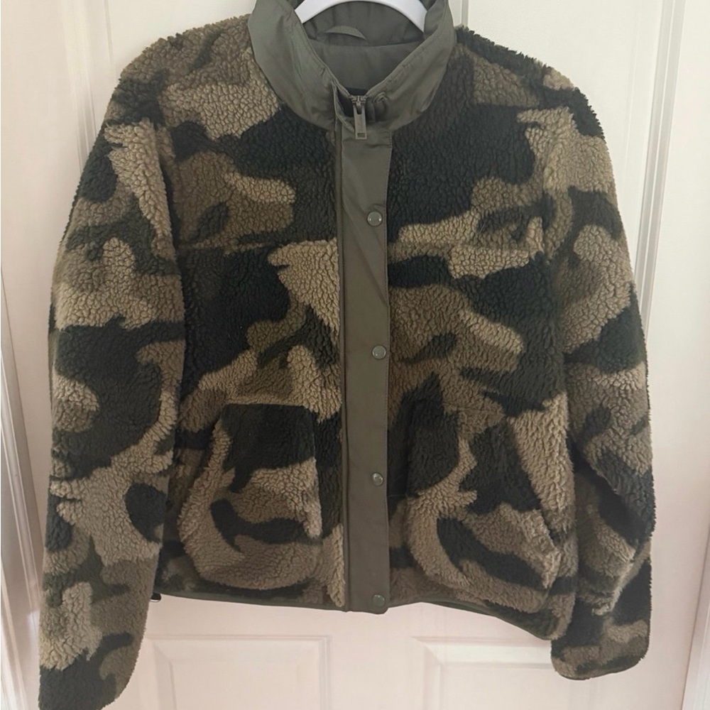 Hollister Olive Green Puffer Jacket - women’s L